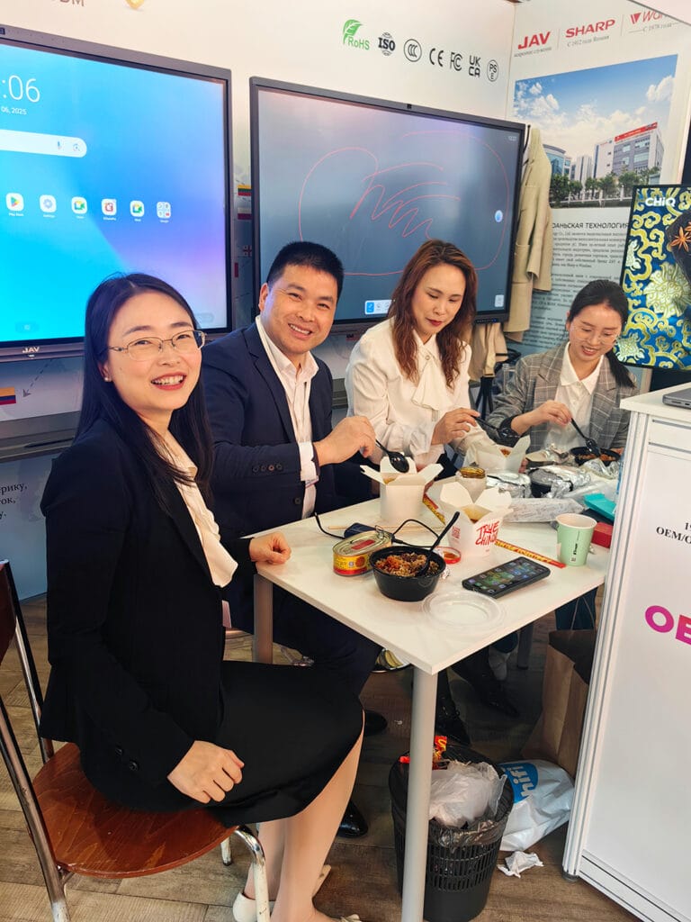 فريق JAV Smart Board يتناول الغداء في عام 2025 PRO Integration Tech