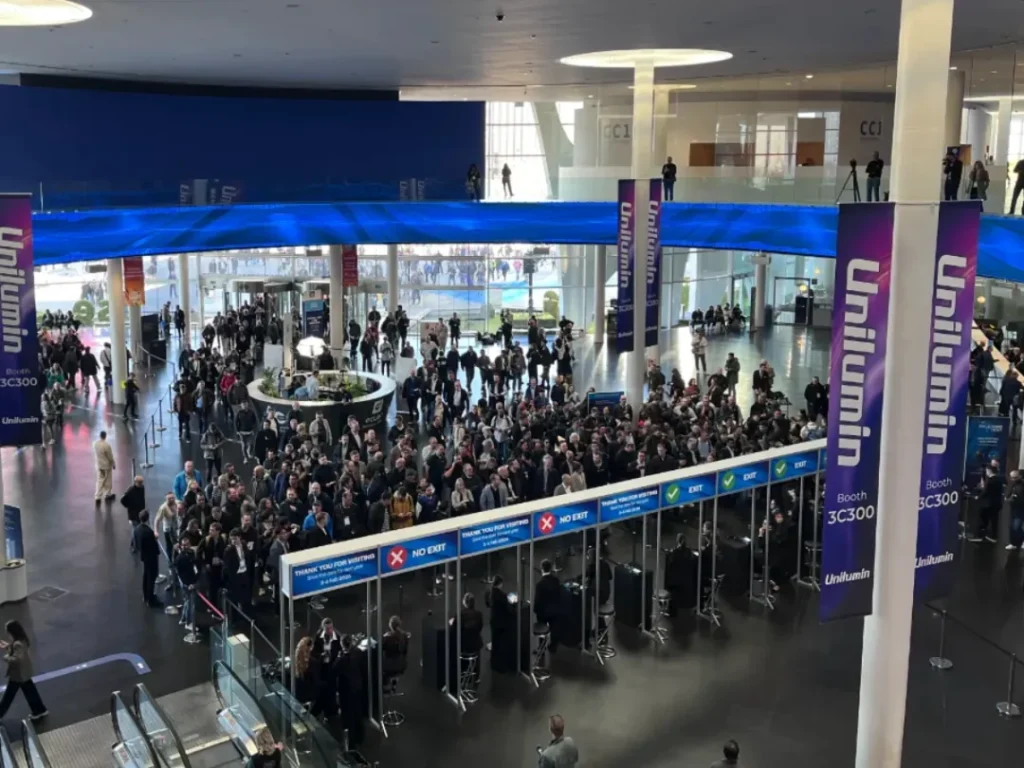 صورة من داخل معرض ISE 2025 في برشلونة، إسبانيا