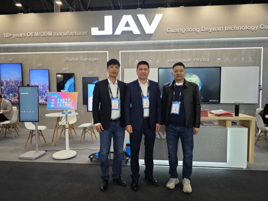 فريق السبورة الذكية JAV في معرض ISE 2025