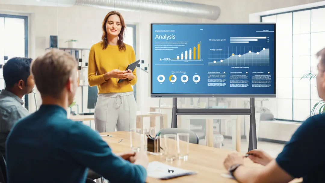 従来の会議室を変革する JAV スマート ボード。.